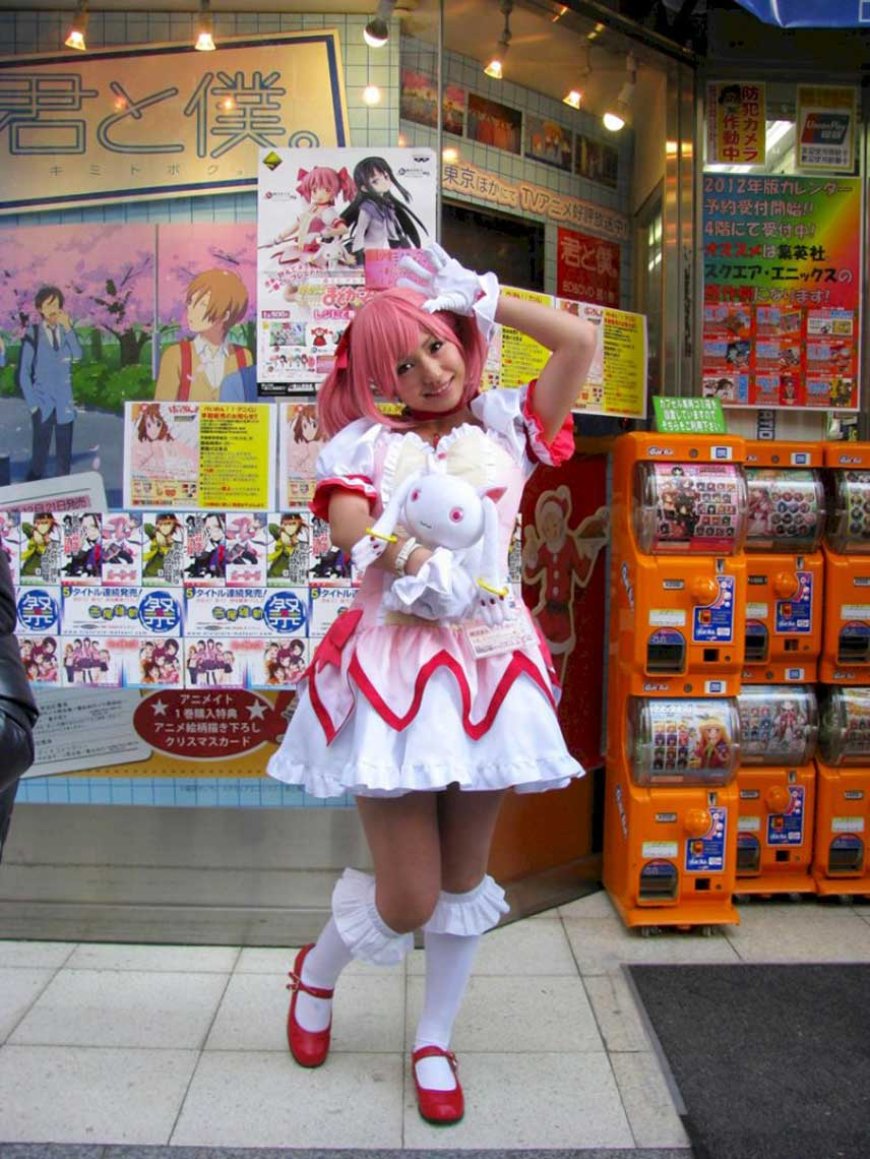 A cosplayer of Madoka Kaname in Akihabara