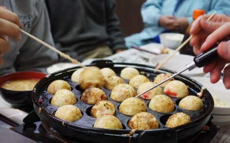 Takoyaki: Osaka’s Delightful Street Food Sensation
