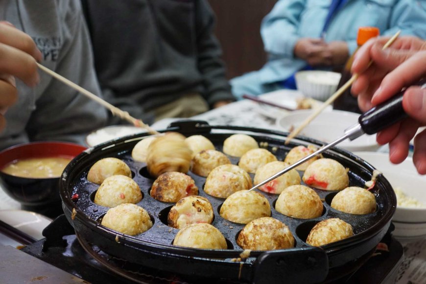 Takoyaki: Osaka’s Delightful Street Food Sensation