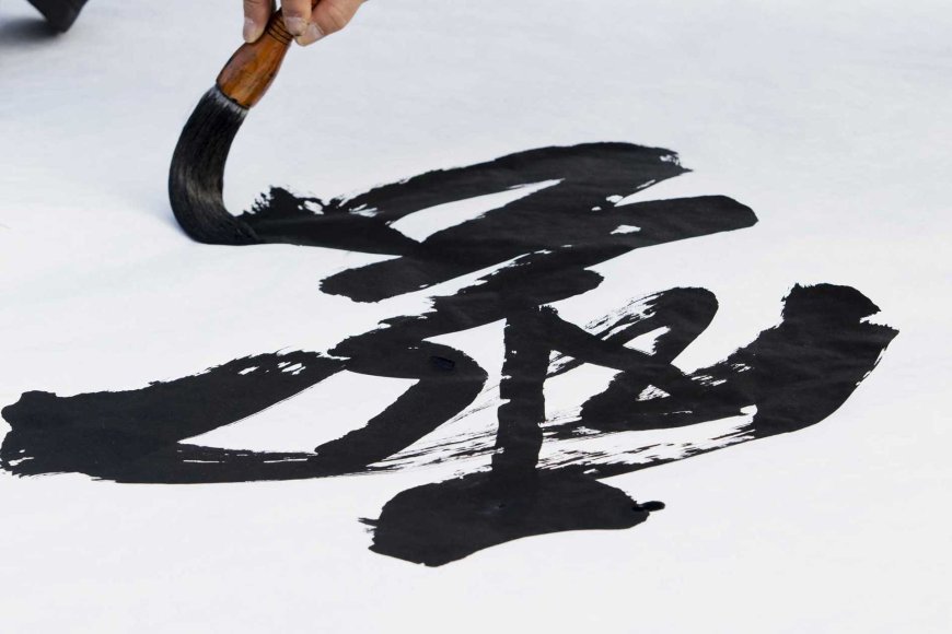 Japanese Calligraphy: The Beauty and Meaning Behind the Brush Strokes