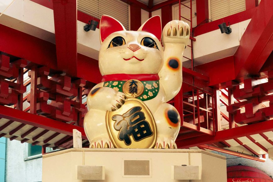 Maneki Neko: Ang Masuwerteng Pusa ng Japan