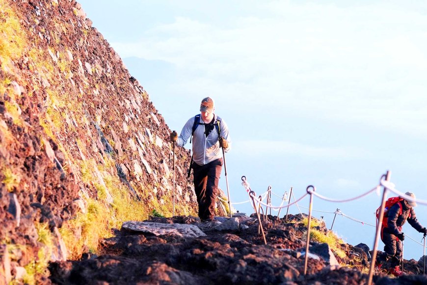 mount-fuji-visitor-numbers-drop-after-new-tourism-rules-02