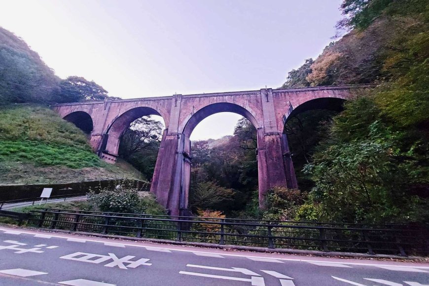 megane-bridge-stunning-autumn-foliage-and-mystical-tunnel-experience-03